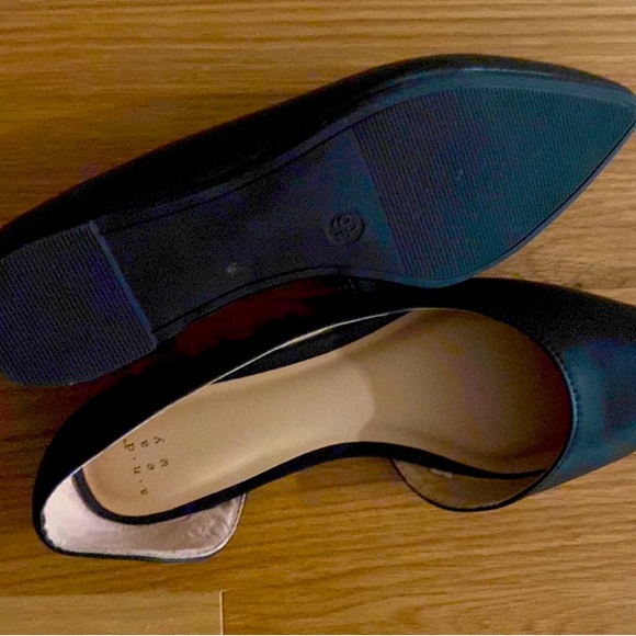 One A Day Flats 9.5 women’s - Picture 2 of 2